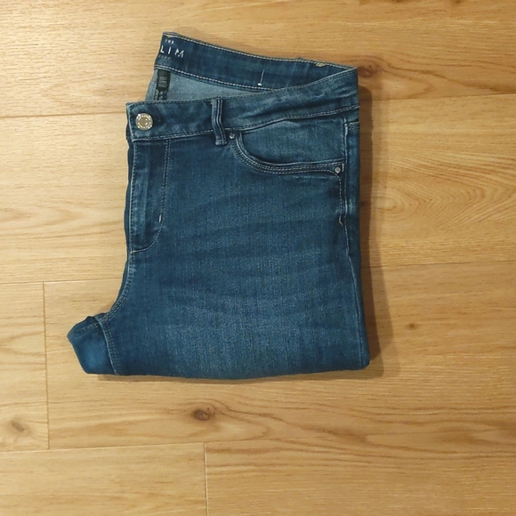 Slim Crop Jeans - Picture 1 of 9